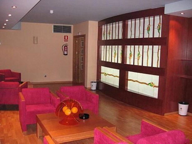 Imagen de los interiores del Hotel Doña Urraca. Foto 15
