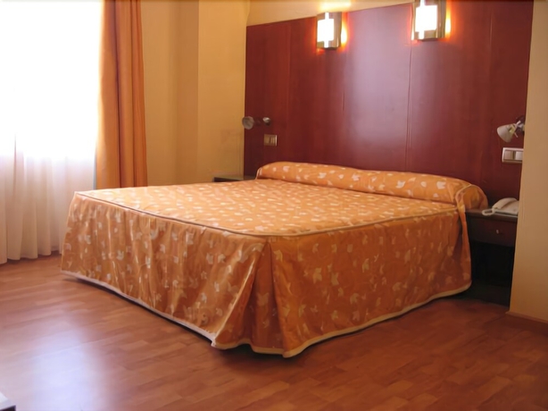 Imagen de la habitación del Hotel Doña Urraca. Foto 6