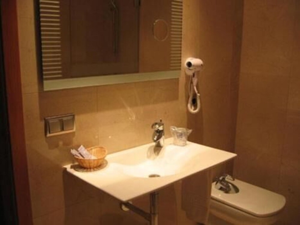 Imagen de la habitación del Hotel Doña Urraca. Foto 12