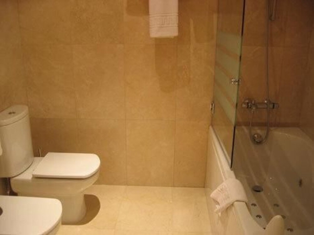 Imagen de la habitación del Hotel Doña Urraca. Foto 14