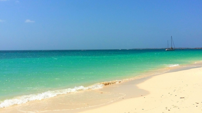 Imagen de los exteriores del Hotel Dorado Eagle Beach. Foto 13