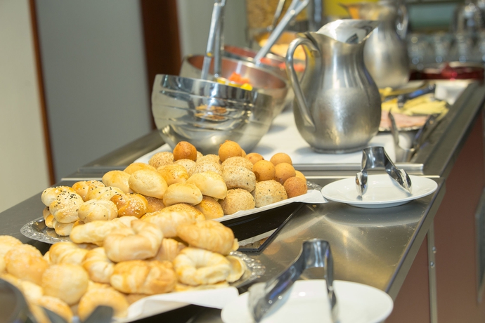 Imagen del bar/restaurante del Hotel Dorado La 70. Foto 3