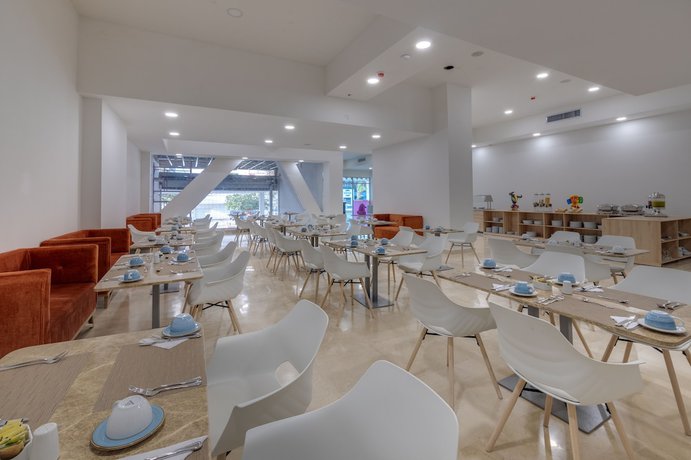 Imagen del bar/restaurante del Hotel Dorado Plaza Alto Prado. Foto 2