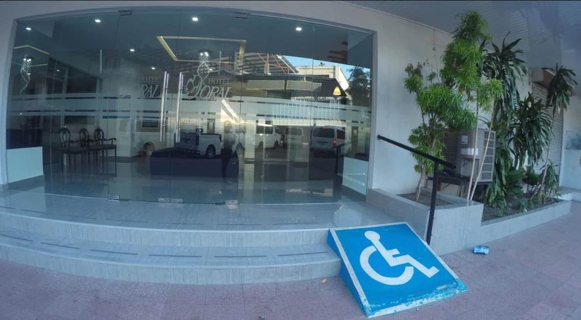 Imagen de los interiores del Hotel Doral. Foto 19