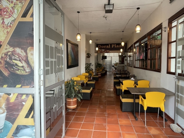 Imagen del bar/restaurante del Hotel Doral Plaza. Foto 6