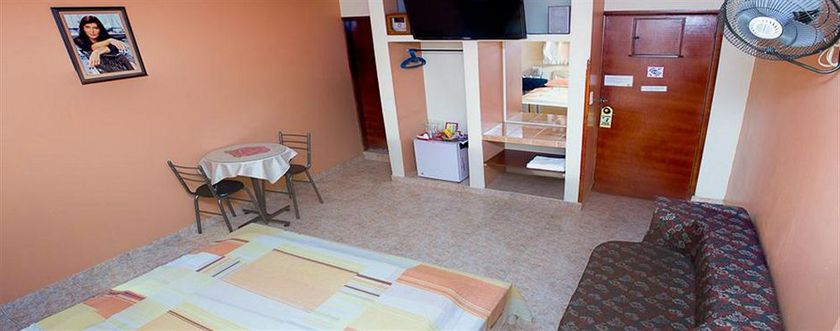 Imagen del bar/restaurante del Hotel Doral Suites. Foto 2