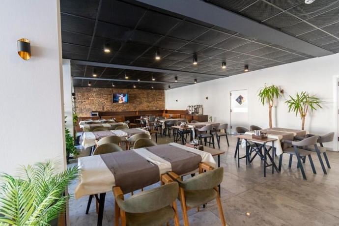 Imagen del bar/restaurante del Hotel Dorana, Kyrenia. Foto 1