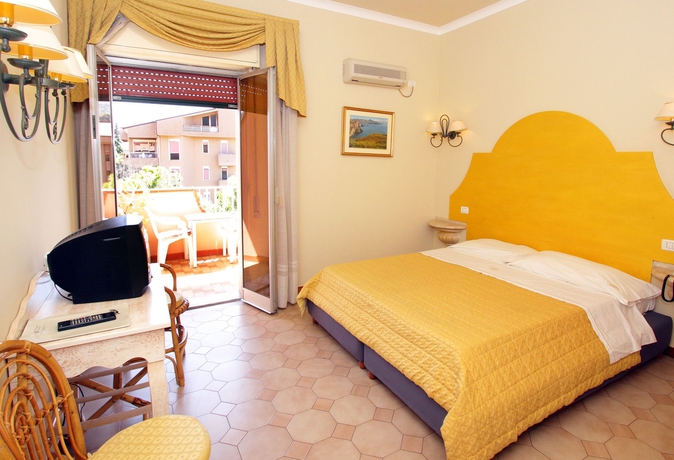 Imagen de la habitación del Hotel D'orange D'alcantara. Foto 14