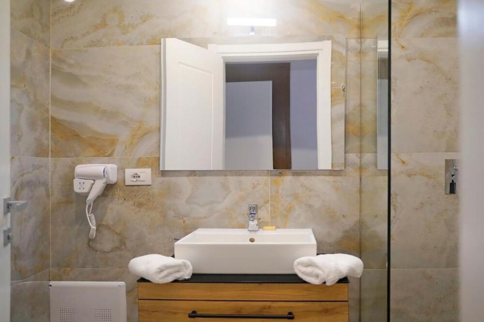 Imagen de la habitación del Hotel Dorchester, Gjashtë. Foto 2