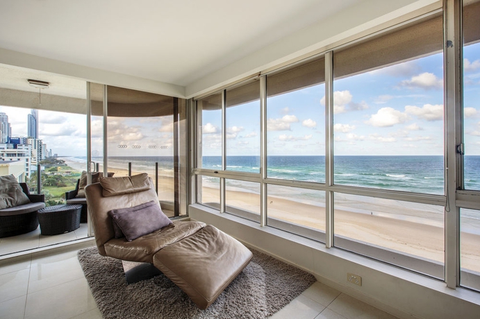 Imagen de los interiores del Hotel Dorchester On The Beach. Foto 16
