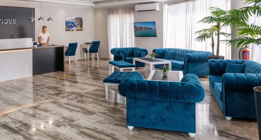 Imagen de los interiores del Hotel Dore, Aghia Marina. Foto 16