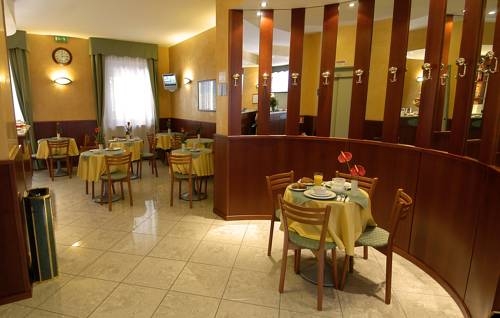 Imagen de los interiores del Hotel Dorè. Foto 10