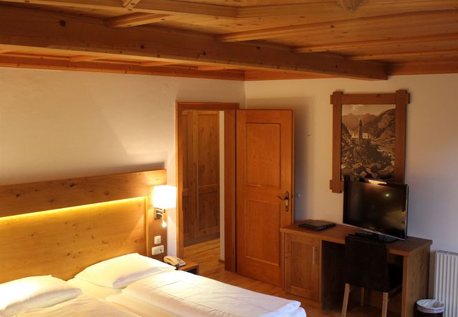 Imagen de la piscina del Hotel Dorfer. Foto 12