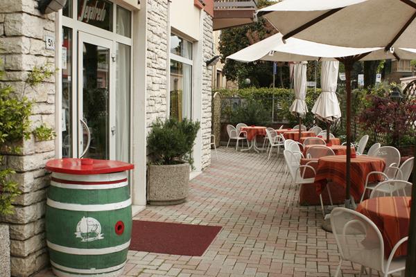 Imagen de los exteriores del Hotel Doria, Garda. Foto 5