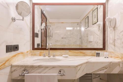 Imagen de la habitación del Hotel Doria Grand. Foto 17