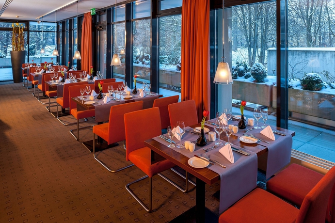 Imagen del bar/restaurante del Hotel Dorint An der Kongresshalle. Foto 2