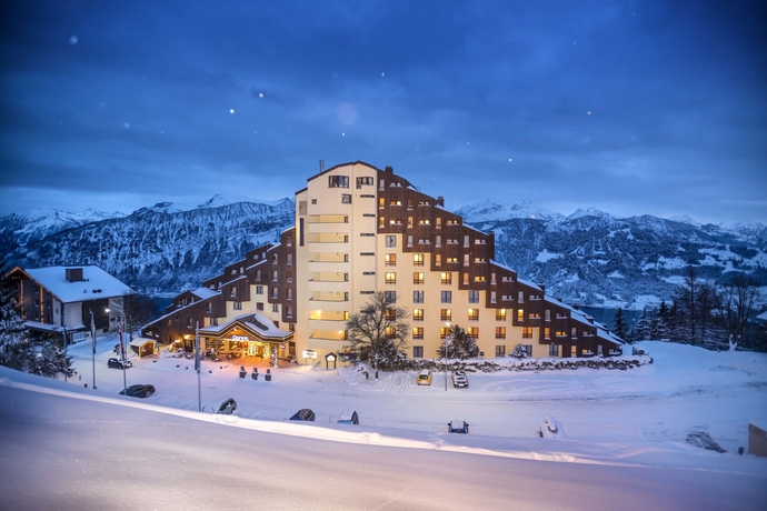 Imagen de los exteriores del Hotel Dorint Blüemlisalp Beatenberg/Interlaken. Foto 13