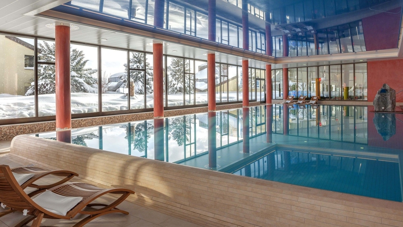 Imagen de la piscina del Hotel Dorint Blüemlisalp Beatenberg/Interlaken. Foto 15