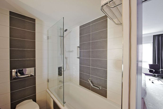 Imagen de la habitación del Hotel Dorint Bonn. Foto 10