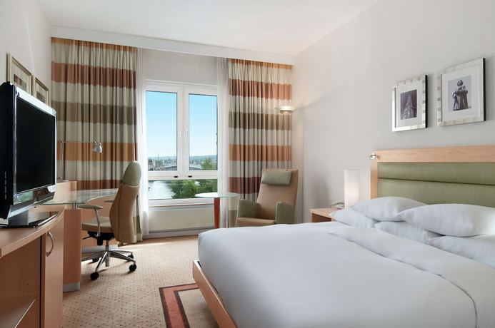 Imagen de la habitación del Hotel Dorint Bonn. Foto 16