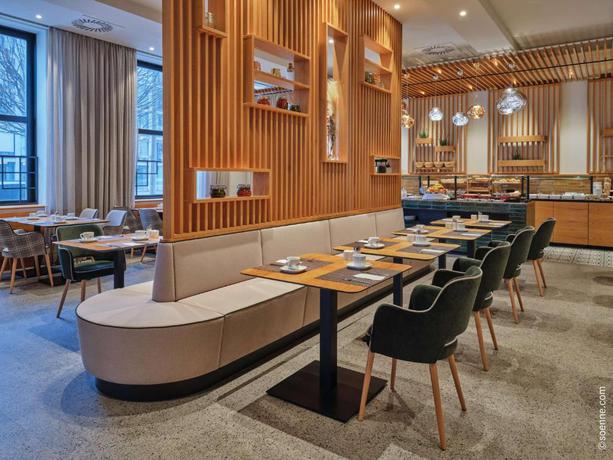 Imagen del bar/restaurante del Hotel Dorint City-hotel Salzburg. Foto 3