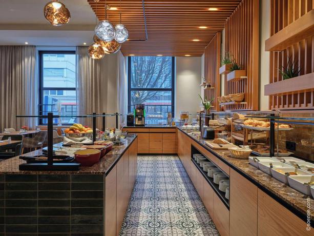 Imagen del bar/restaurante del Hotel Dorint City-hotel Salzburg. Foto 4