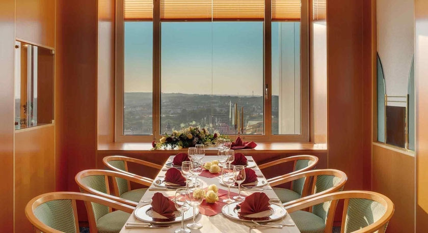 Imagen del bar/restaurante del Hotel Dorint Kongresshotel Chemnitz. Foto 5