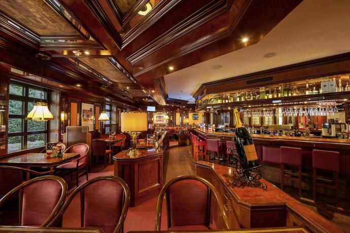 Imagen del bar/restaurante del Hotel Dorint Main Taunus Zentrum Frankfurt/sulzbach. Foto 2