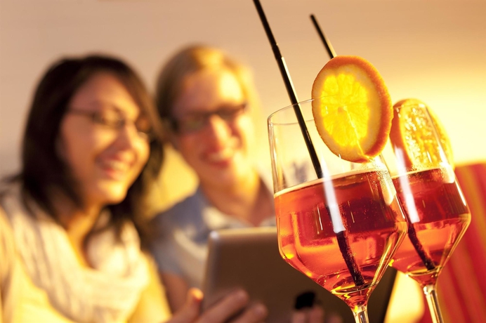 Imagen del bar/restaurante del Hotel Dorint Venusberg Bonn. Foto 6