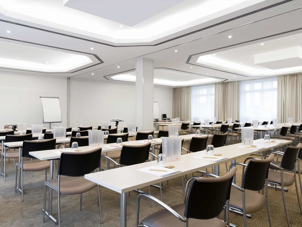 Imagen de los interiores del Hotel Dorint Würzburg. Foto 9