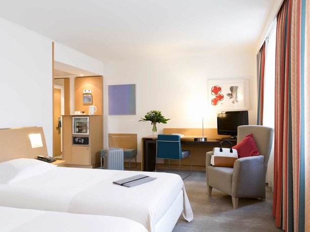 Imagen de la habitación del Hotel Dorint Würzburg. Foto 5