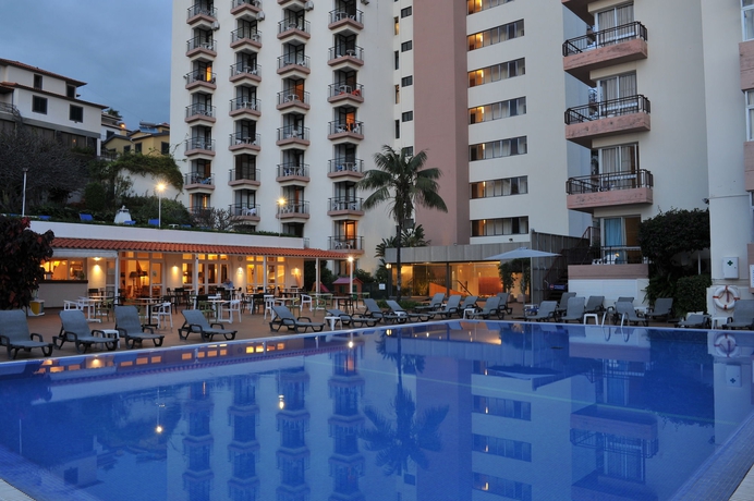 Imagen de la piscina del Hotel Dorisol Estrelicia. Foto 12