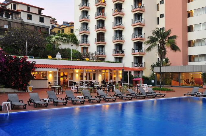 Imagen de la piscina del Hotel Dorisol Estrelicia. Foto 14