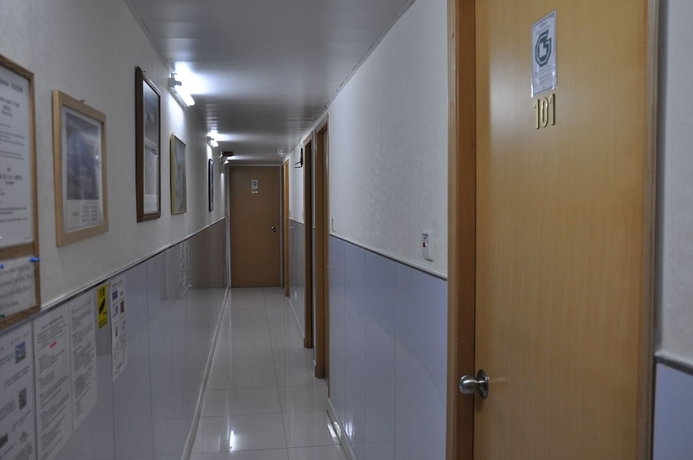 Imagen de los interiores del Hotel DormHK. Foto 19
