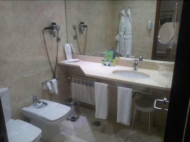 Imagen de la habitación del Hotel Dorma Coliseum. Foto 7