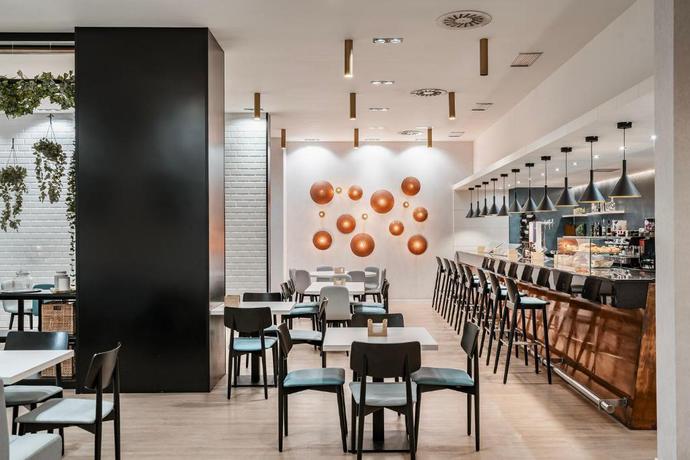 Imagen del bar/restaurante del Hotel Dorma Coliseum. Foto 2