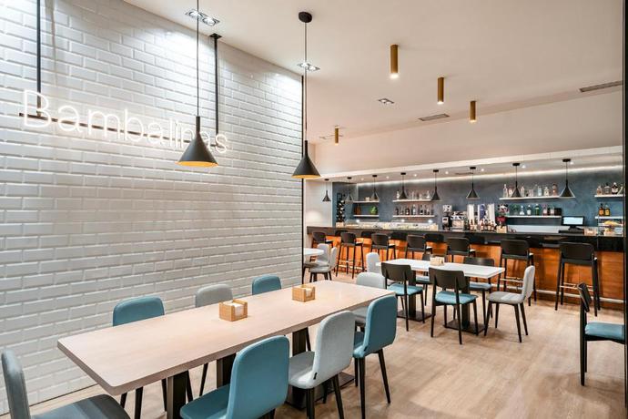 Imagen del bar/restaurante del Hotel Dorma Coliseum. Foto 4