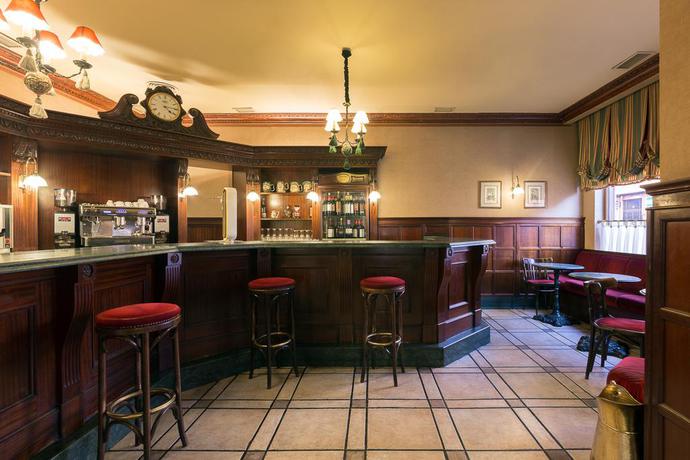 Imagen del bar/restaurante del Hotel Dorma Reina Isabel. Foto 3