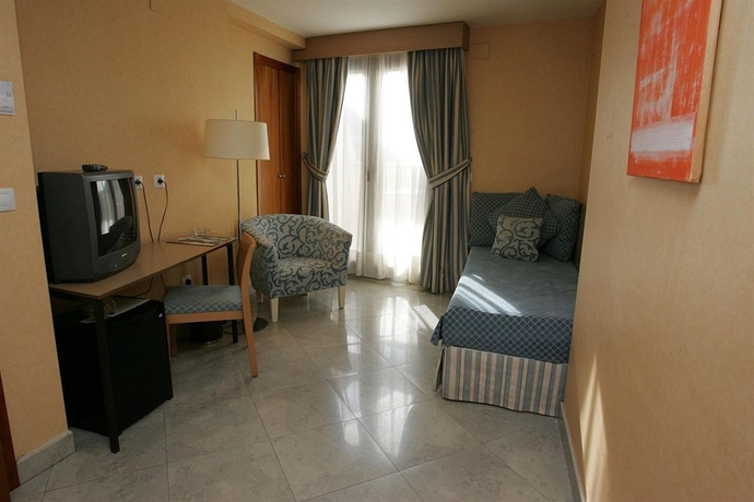 Imagen de la habitación del Hotel Dormirdcine Alicante. Foto 1