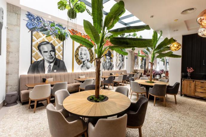 Imagen del bar/restaurante del Hotel Dormirdcine Alicante. Foto 2