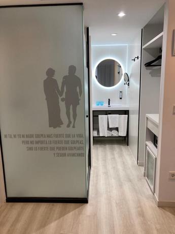 Imagen de la habitación del Hotel Dormirdcine Alicante. Foto 8