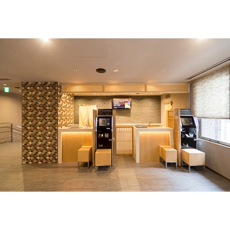Imagen de los interiores del Hotel Dormy Inn Hatchobori Tokyo. Foto 18