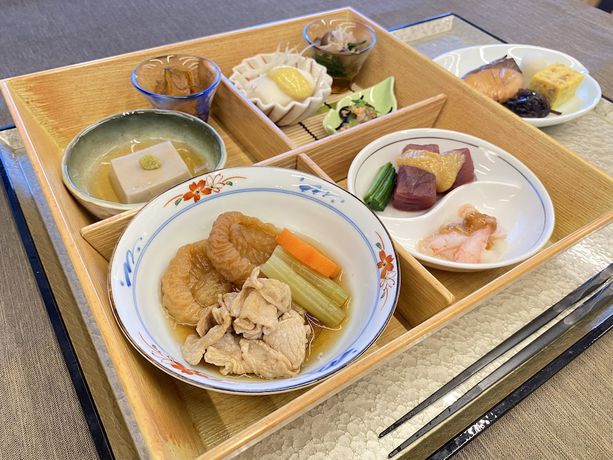 Imagen del bar/restaurante del Hotel Dormy Inn Premium Ginza Hot Springs. Foto 8