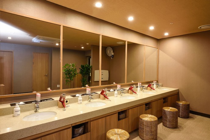 Imagen de la piscina del Hotel Dormy Inn Seoul Gangnam. Foto 17