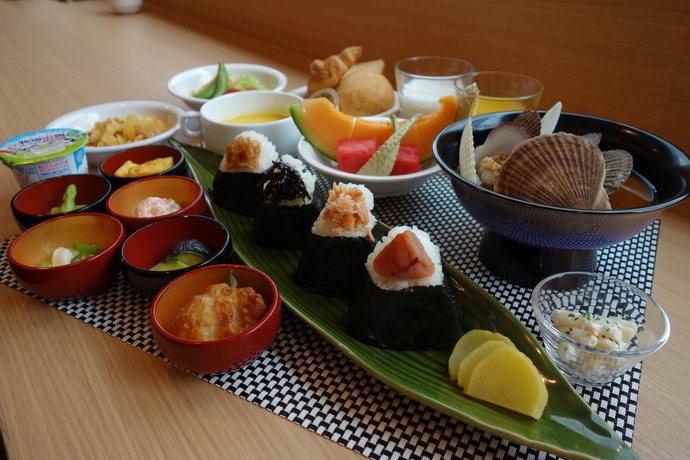 Imagen del bar/restaurante del Hotel Dormy Inn Ueno Okachimachi Hot Spring. Foto 5