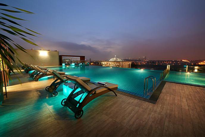 Imagen de la piscina del Hotel Dorsett Putrajaya. Foto 12