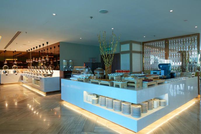 Imagen del bar/restaurante del Hotel Dorsett Putrajaya. Foto 3