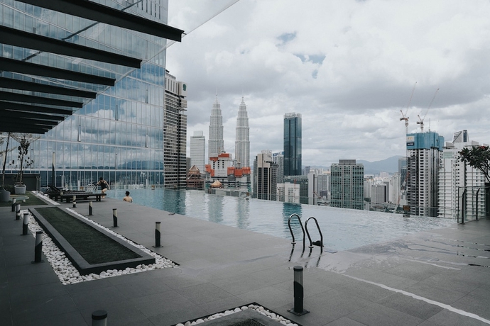 Imagen de la piscina del Hotel Dorsett Residences Bukit Bintang - MZ suite. Foto 19