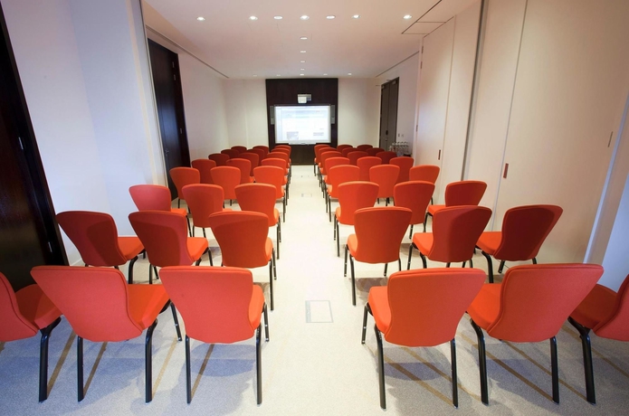 Imagen de los interiores del Hotel Dorsett Shepherds Bush. Foto 15