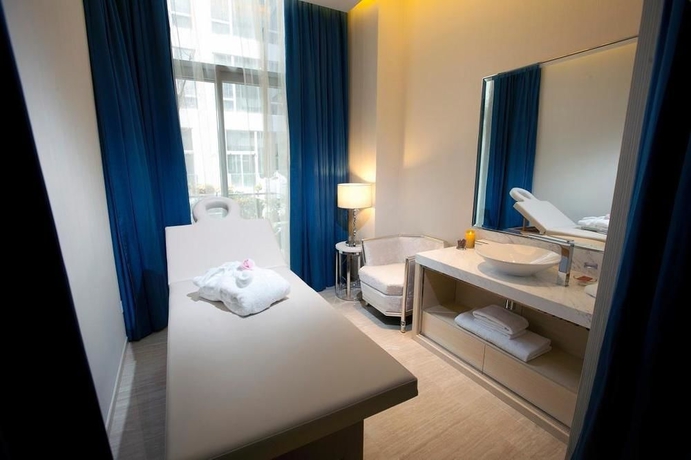 Imagen de la piscina del Hotel Dorsett Tsuen Wan, Hong Kong. Foto 16